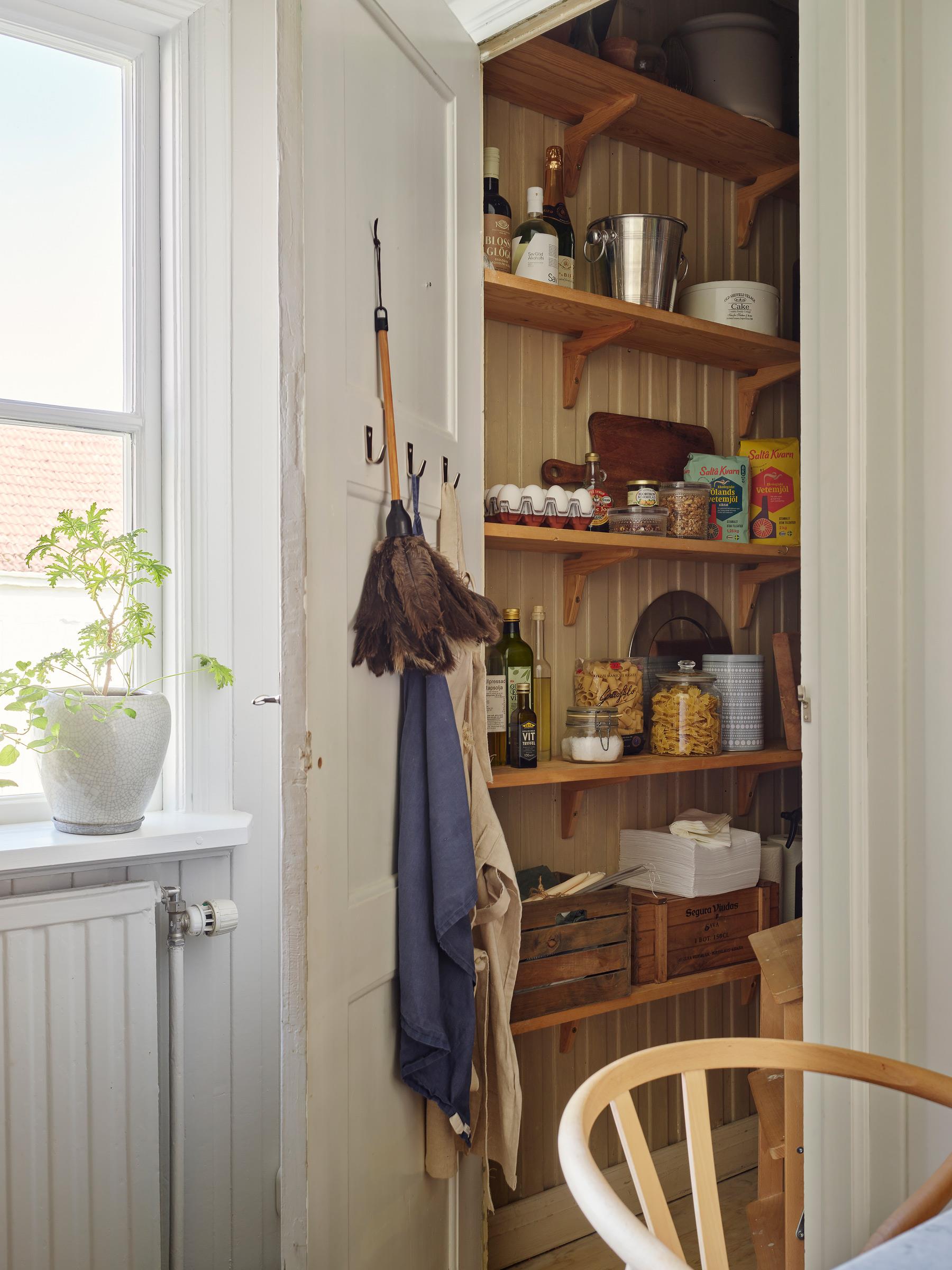 garde-manger pantry dans la cuisine
