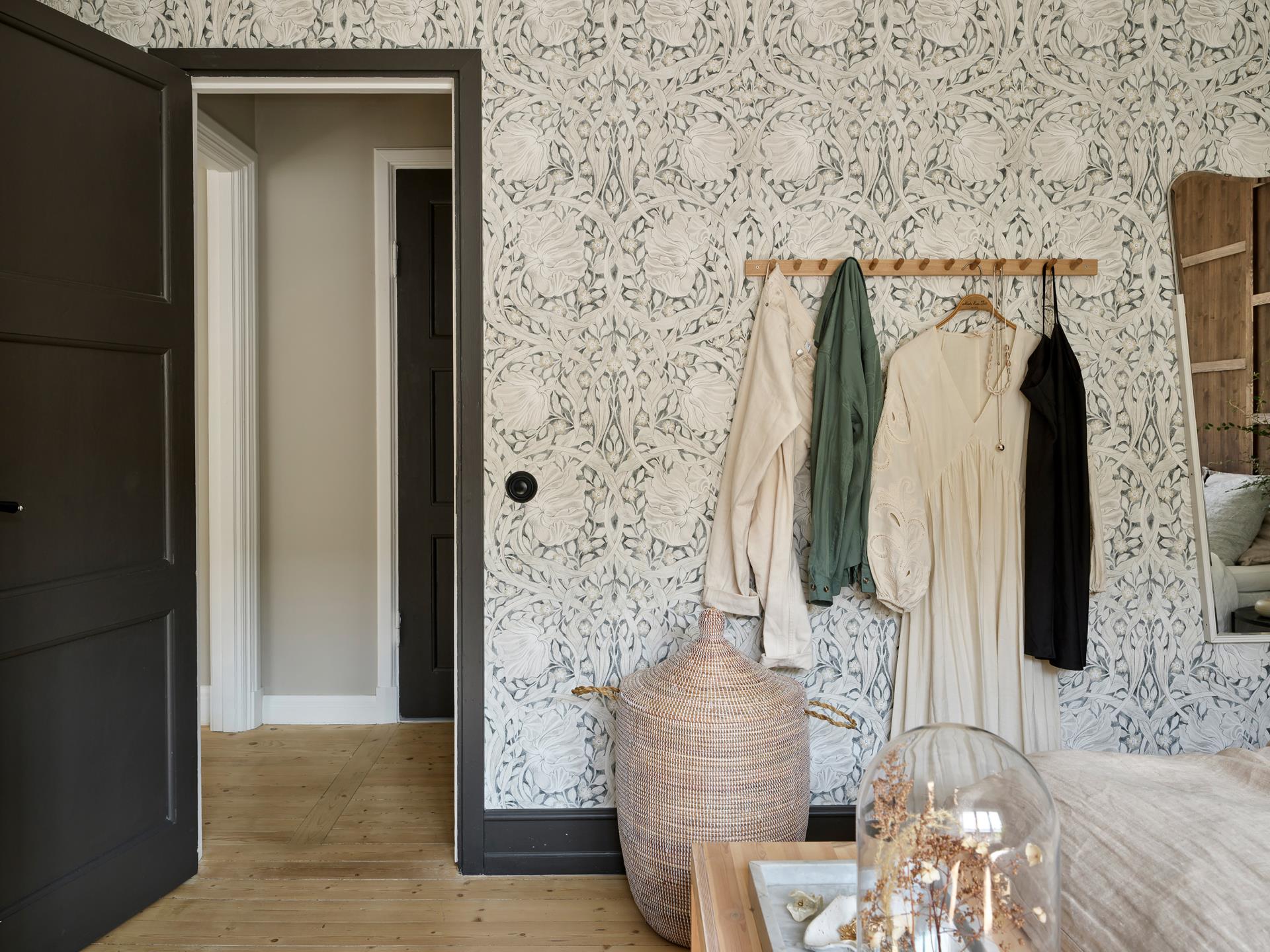 chambre décoration scandinave papier-peint William Morris Pure Pimpernel Black Ink