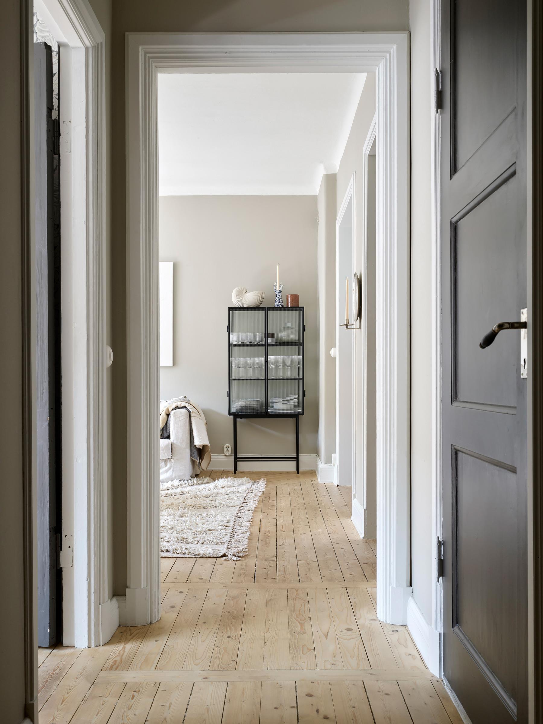 entrée murs gris parquet décoration scandinave