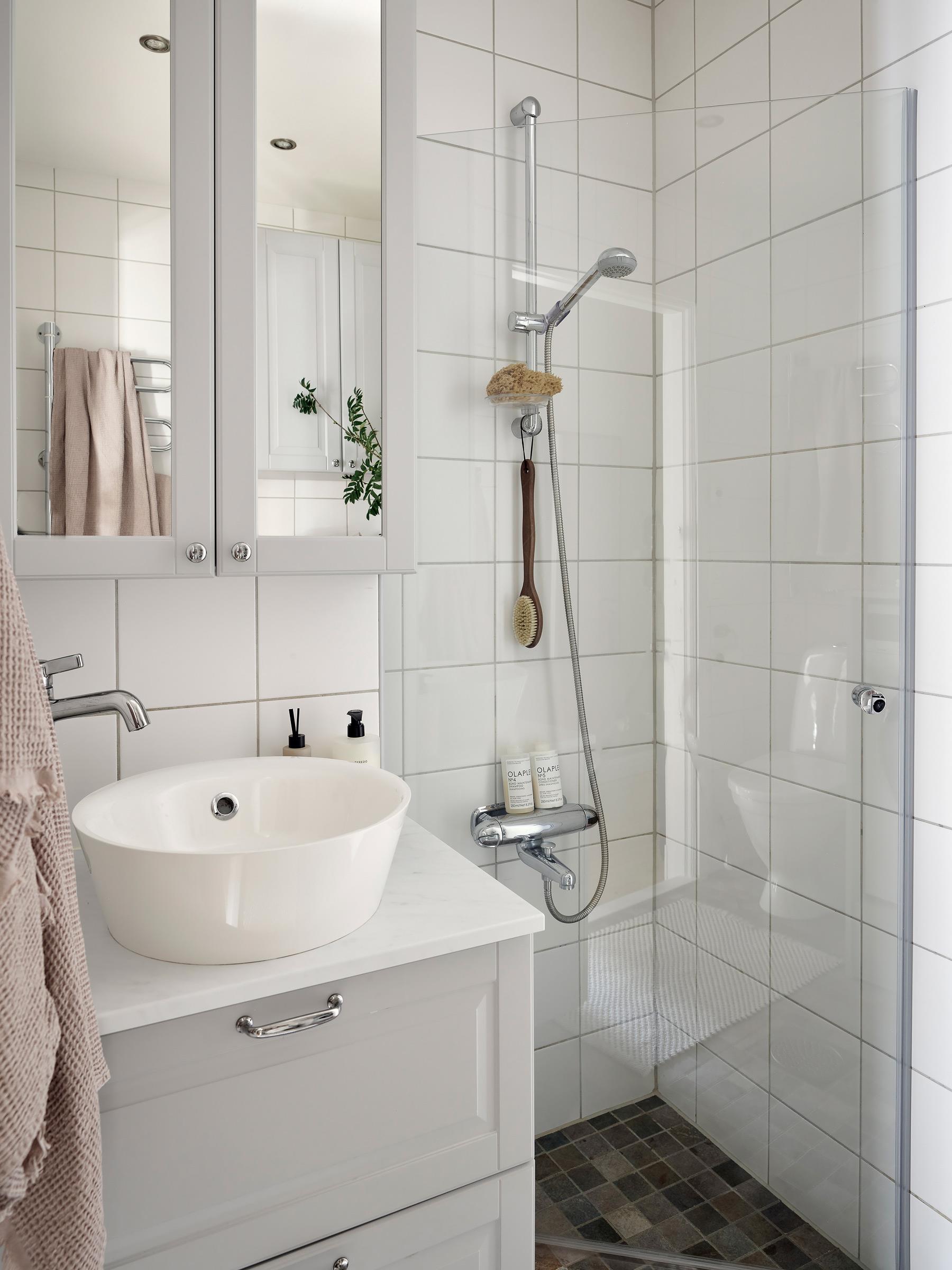salle de bain blanche
