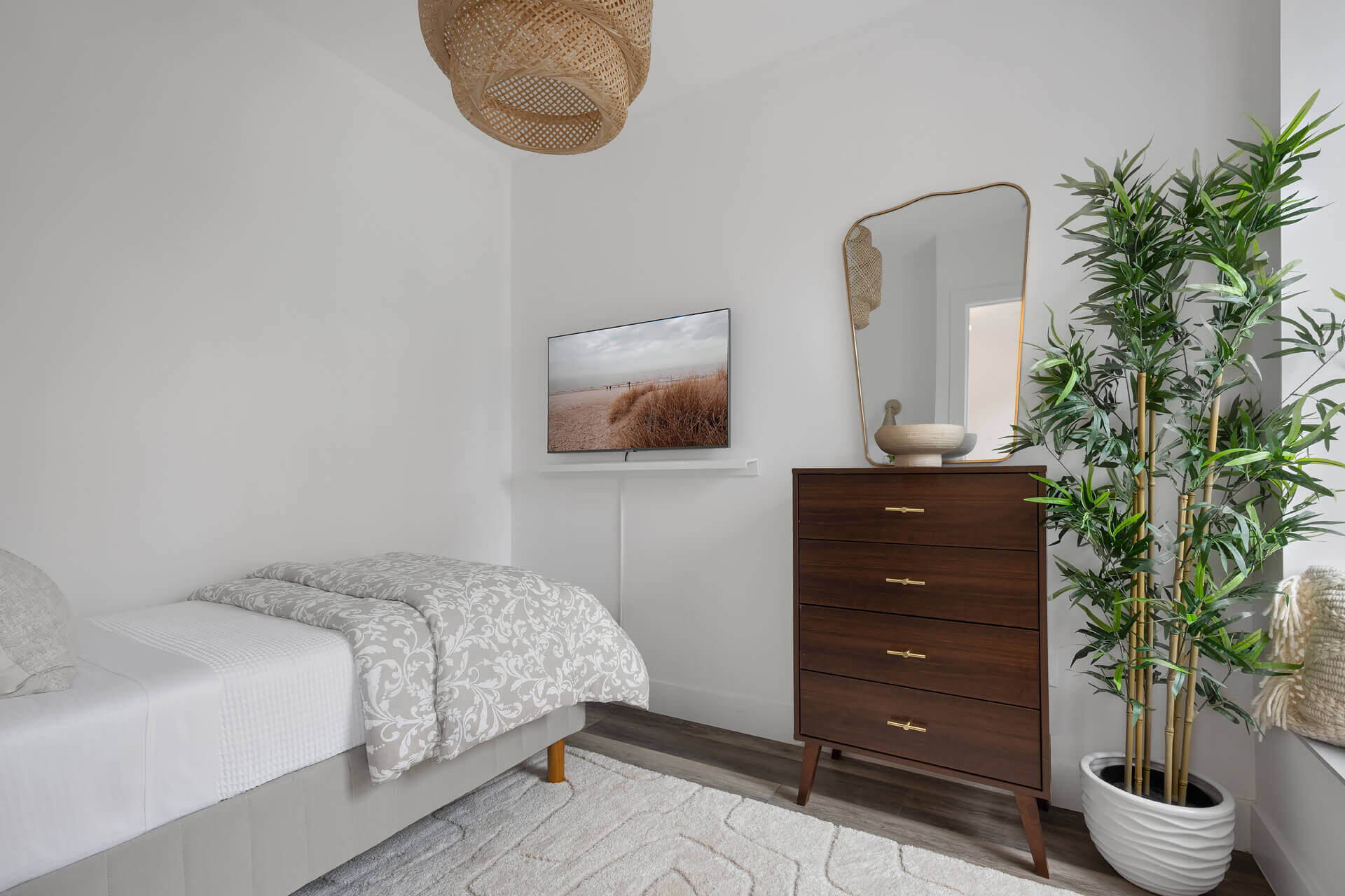 chambre blanche et grise