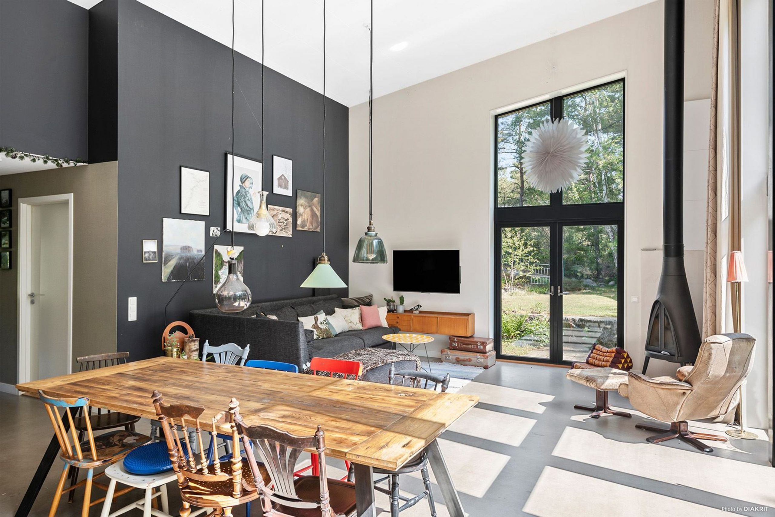 salon double hauteur maison en bois