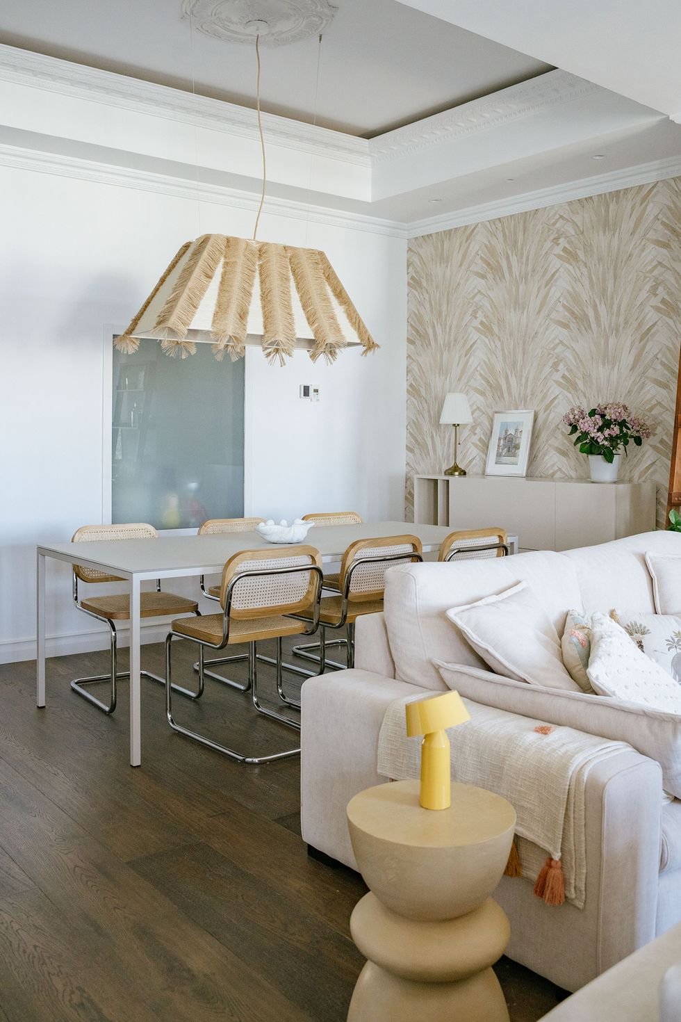 salon avec salle à manger décoration contemporaine