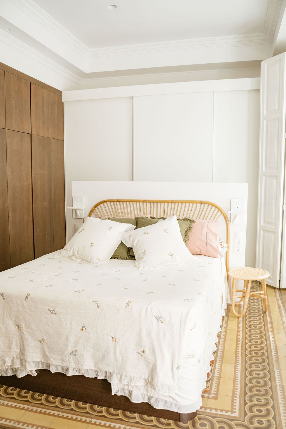 chambre avec carreaux de ciment