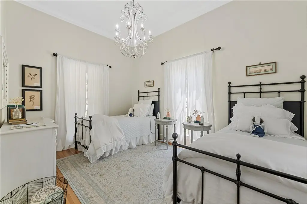 chambre avec deux lits