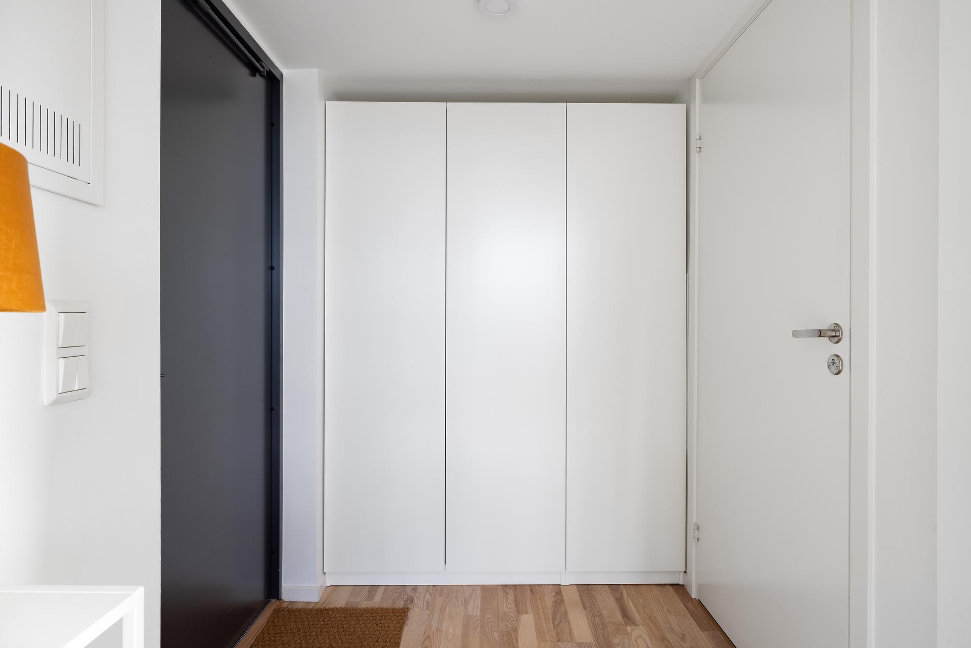 entrée avec placards mini maison 25m2 entrée avec placards mini maison 25m2
