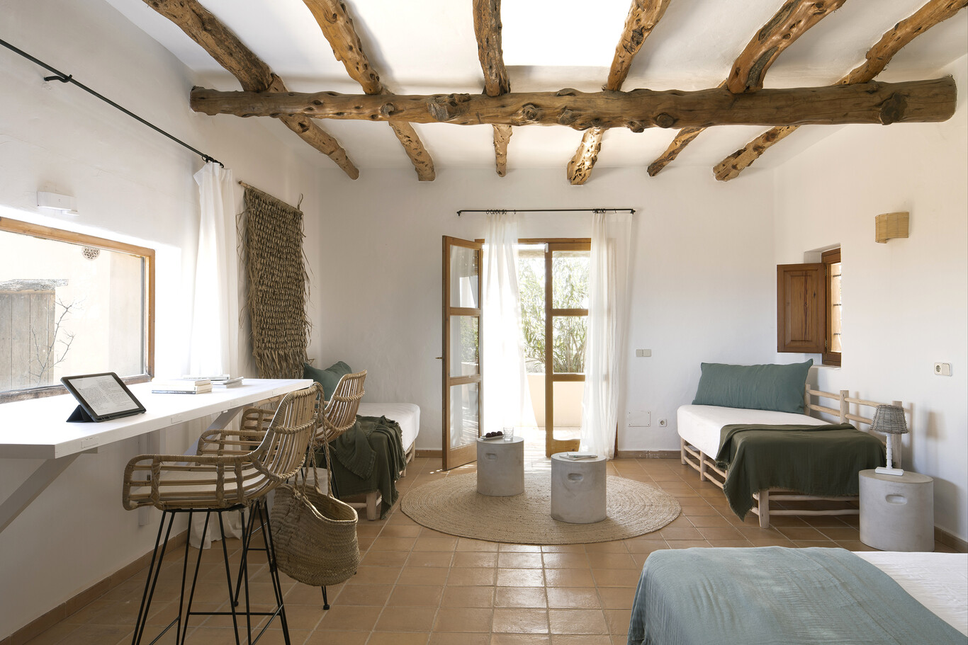 chambre avec poutres décoration naturelle