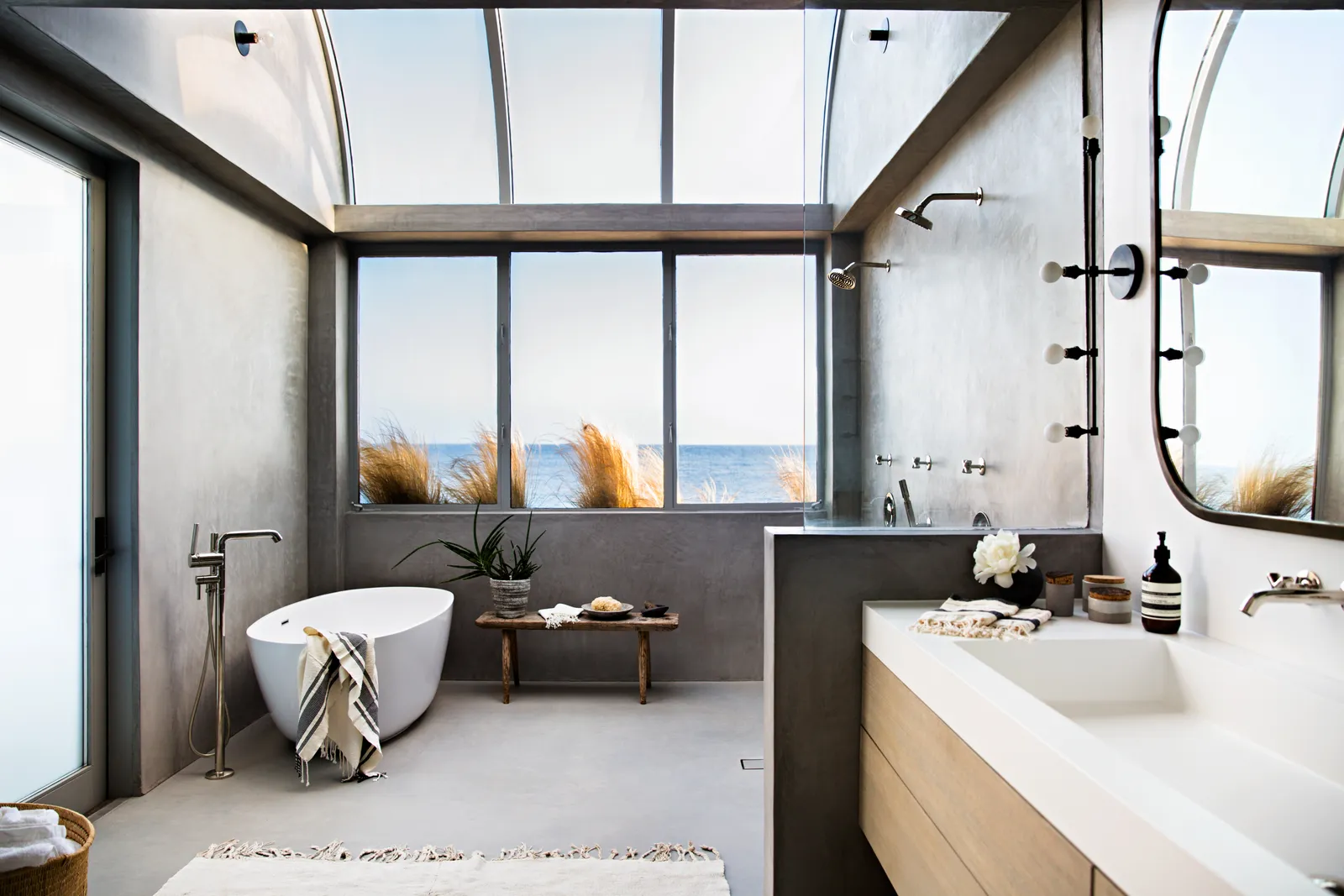 salle de bain décoration design avec verrière vue mer salle de bain décoration design avec verrière vue mer