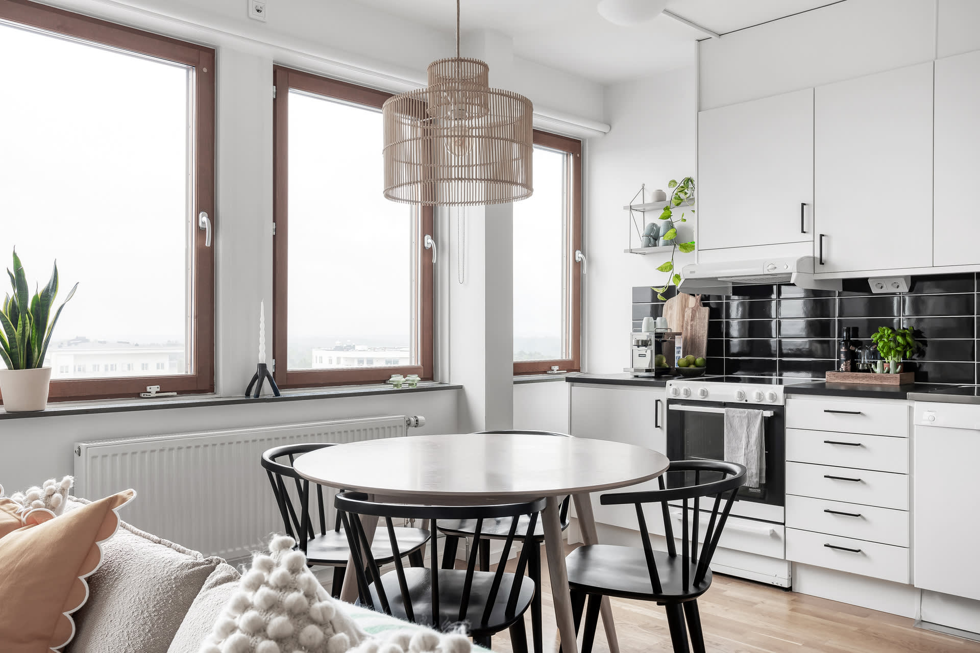 cuisine blanche avec coin repas cuisine blanche avec coin repas