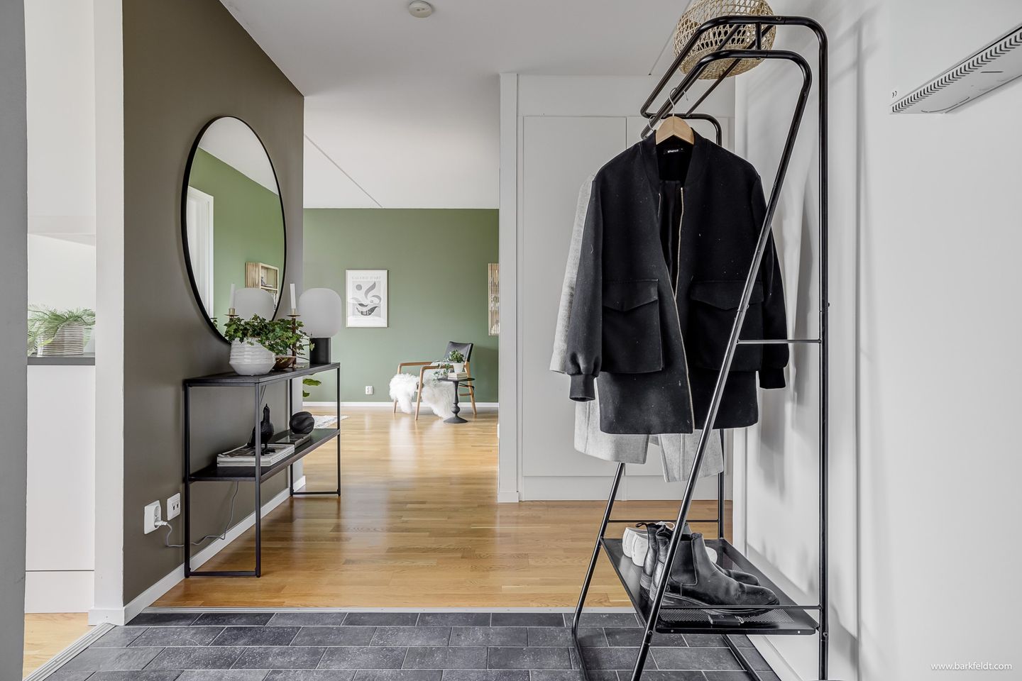 entrée appartement décoration grise et verte scandinave entrée appartement décoration grise et verte scandinave