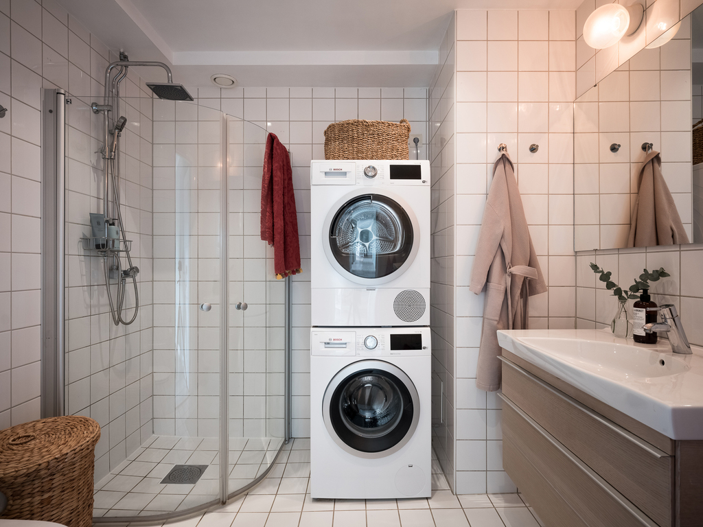 salle de bain avec douche d salle de bain avec douche d'angle et buanderie
