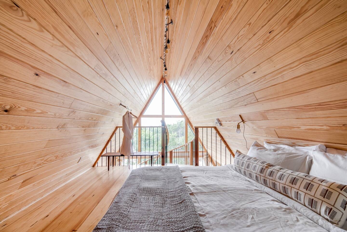 chambre mansardée maison A-Frame