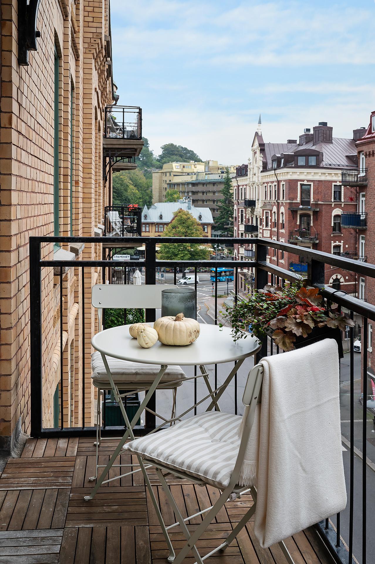 balcon immeuble ancien