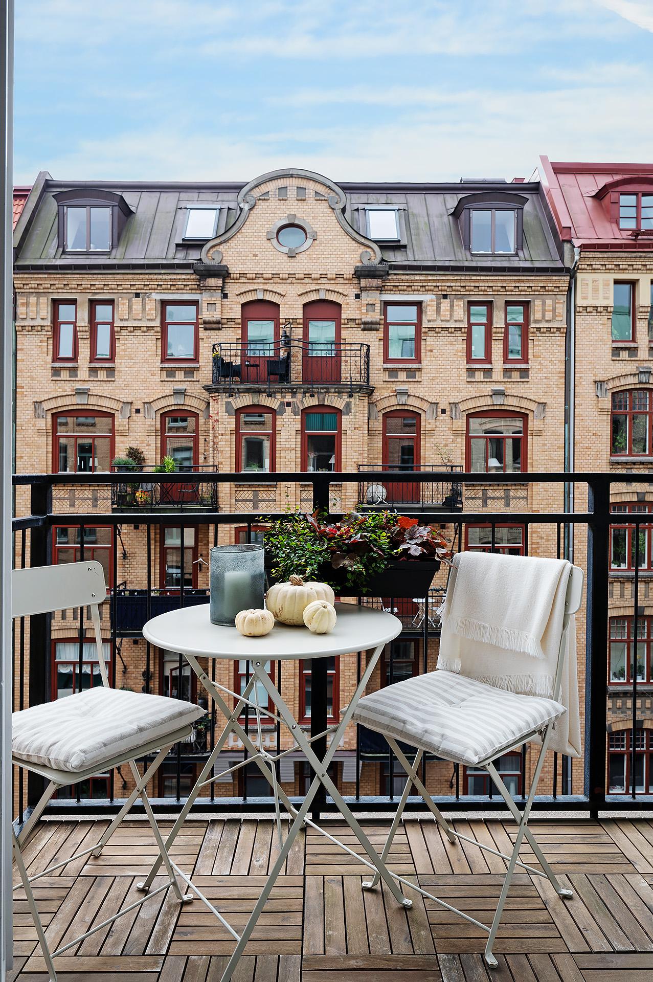 balcon avec sol bois