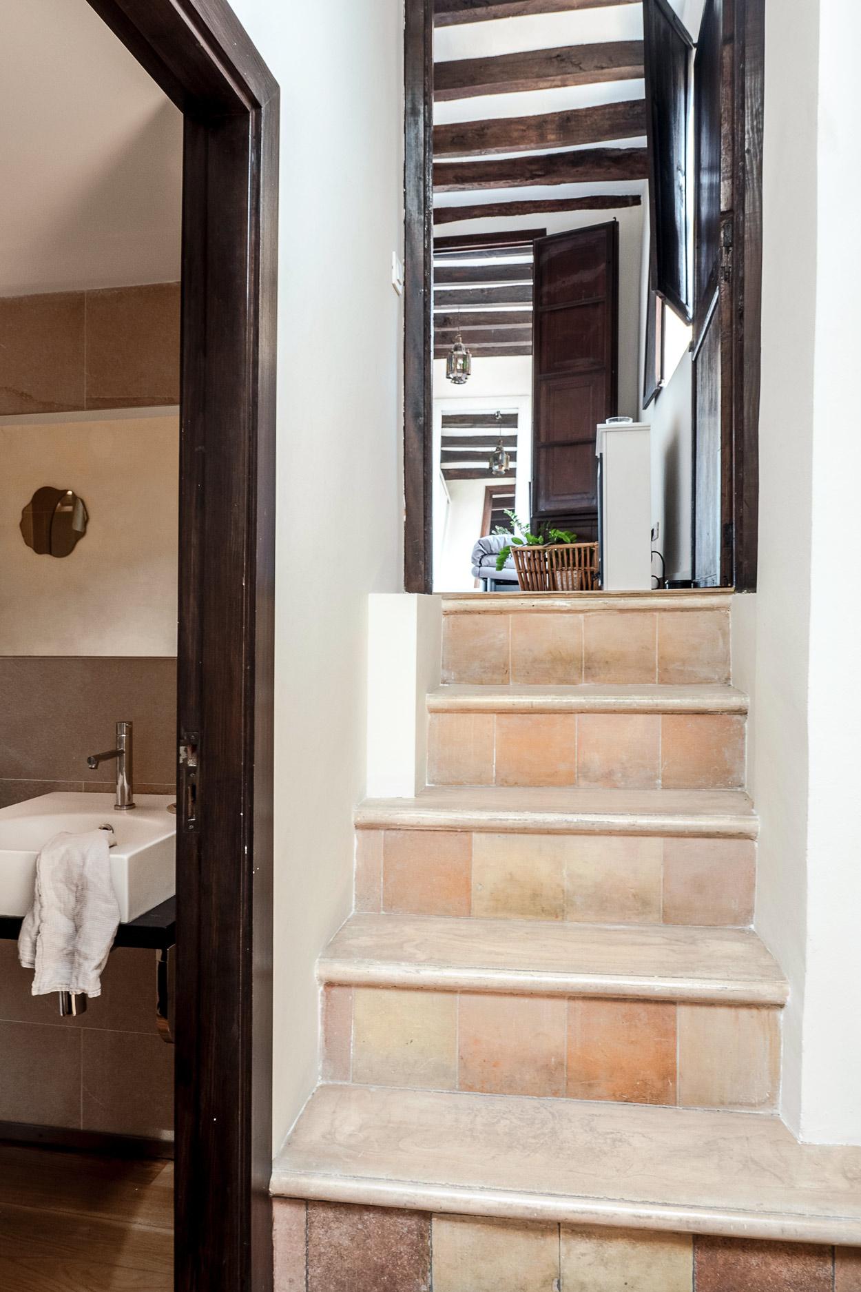 escalier carrelage appartement rénové
