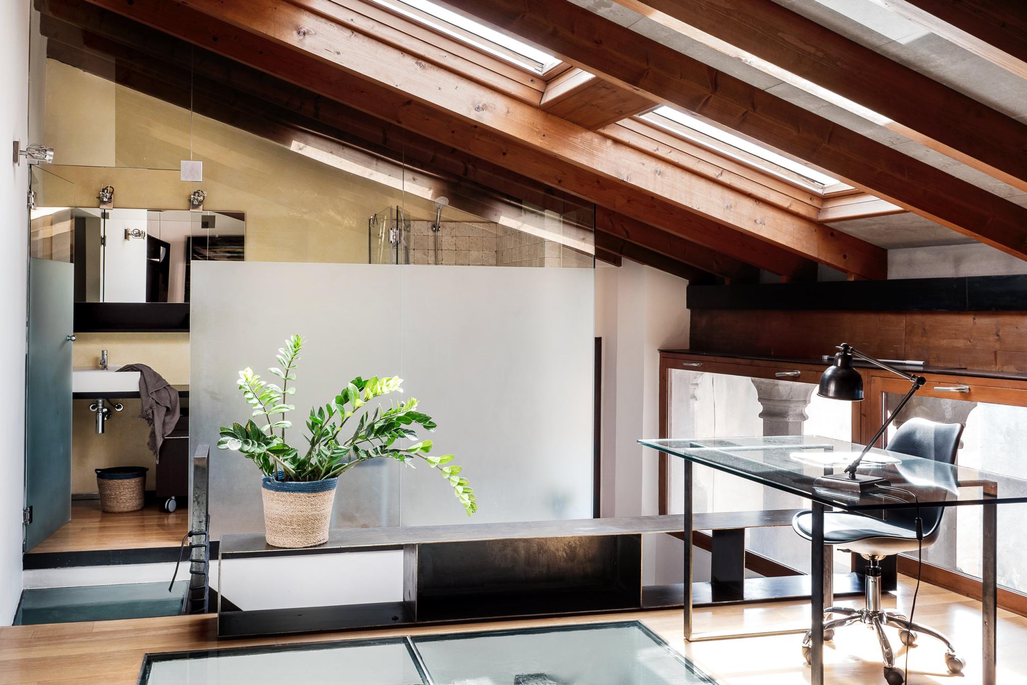 chambre avec poutres appartement rénové