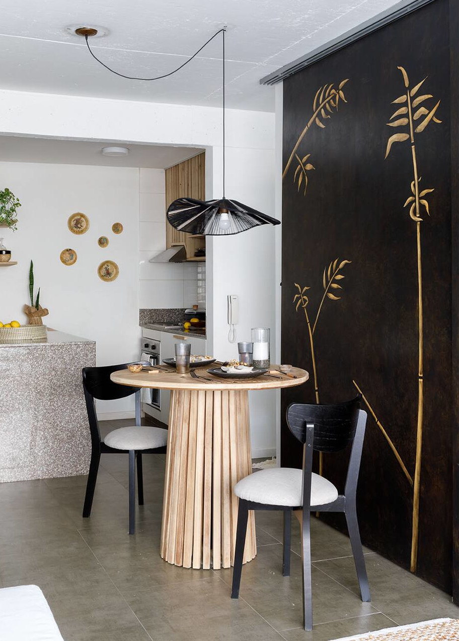 salle à manger avec peinture murale