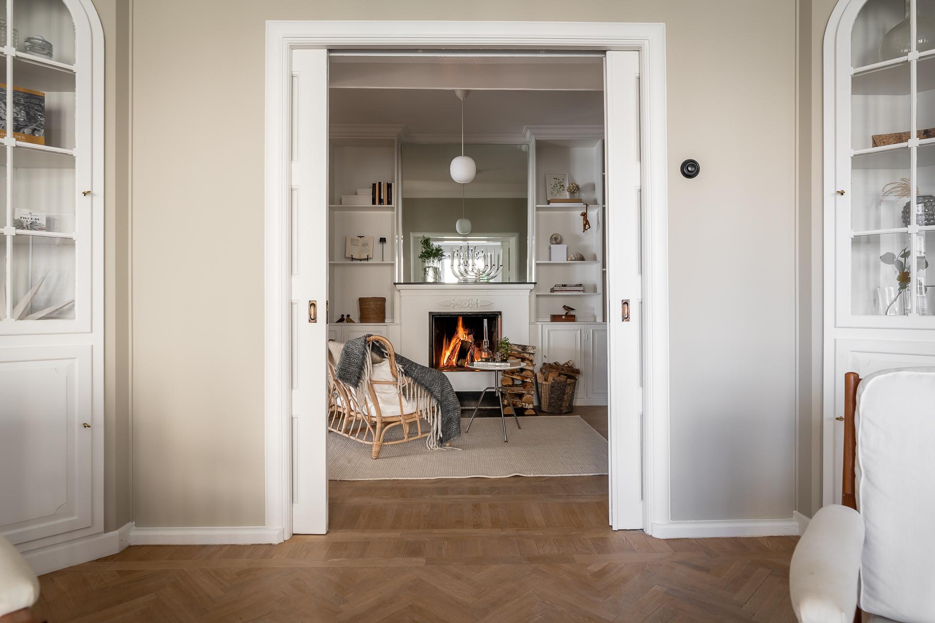salon avec cheminée décoration scandinave