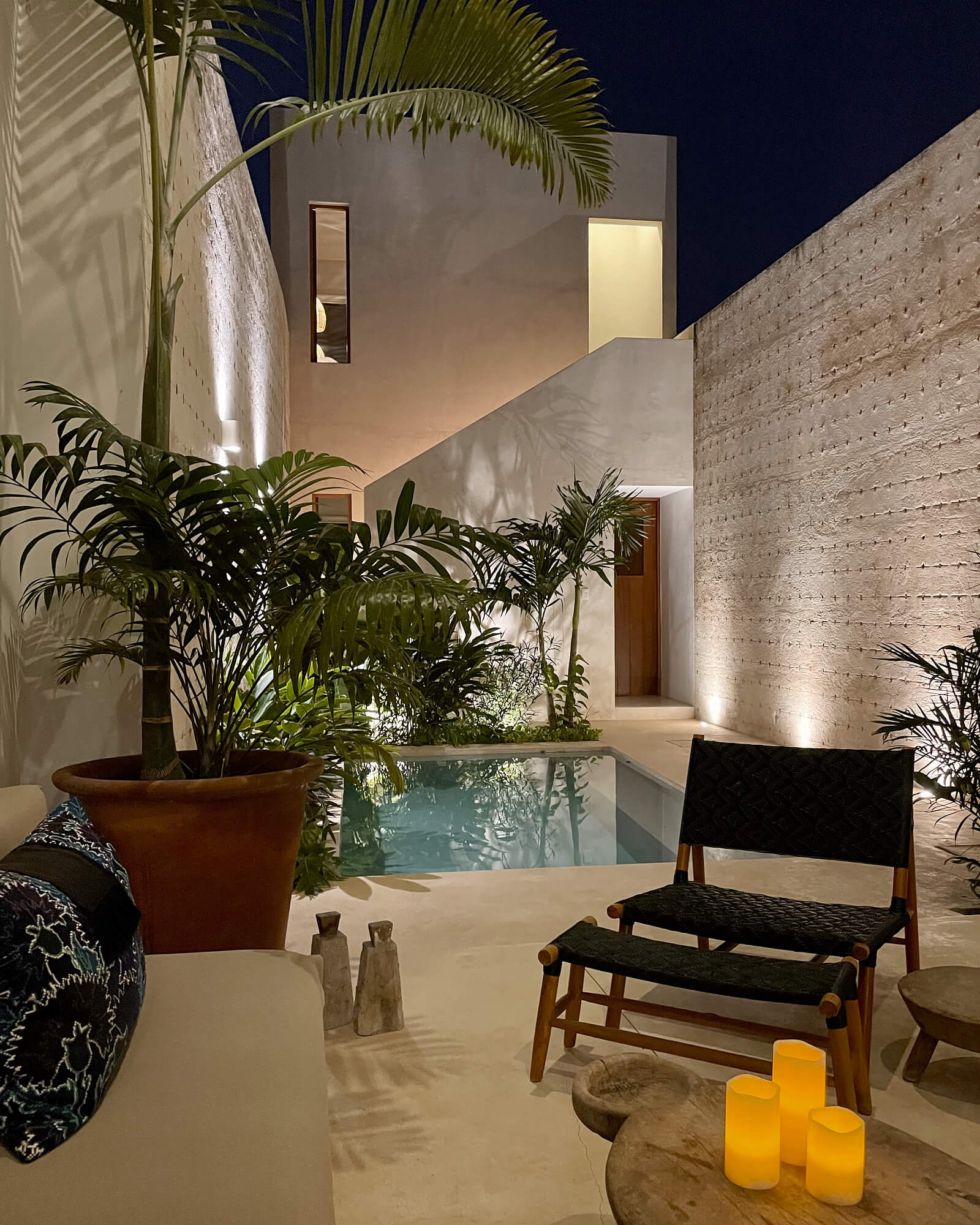 jardin avec piscine vue nuit maison de ville