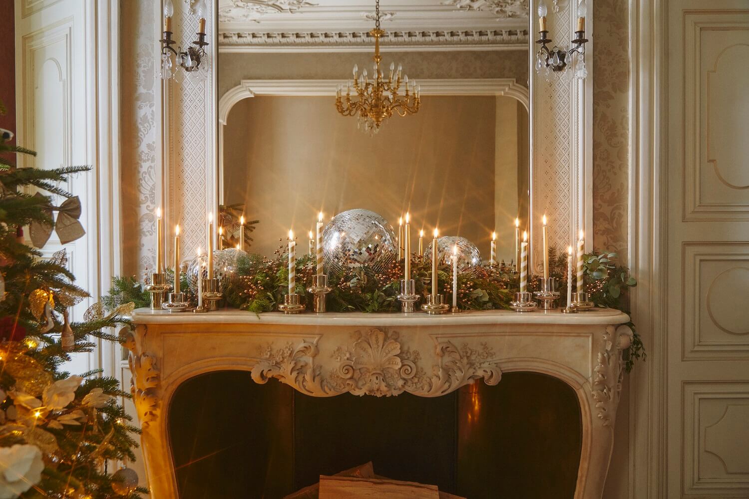 cheminée avec décoration Noël cheminée avec décoration Noël