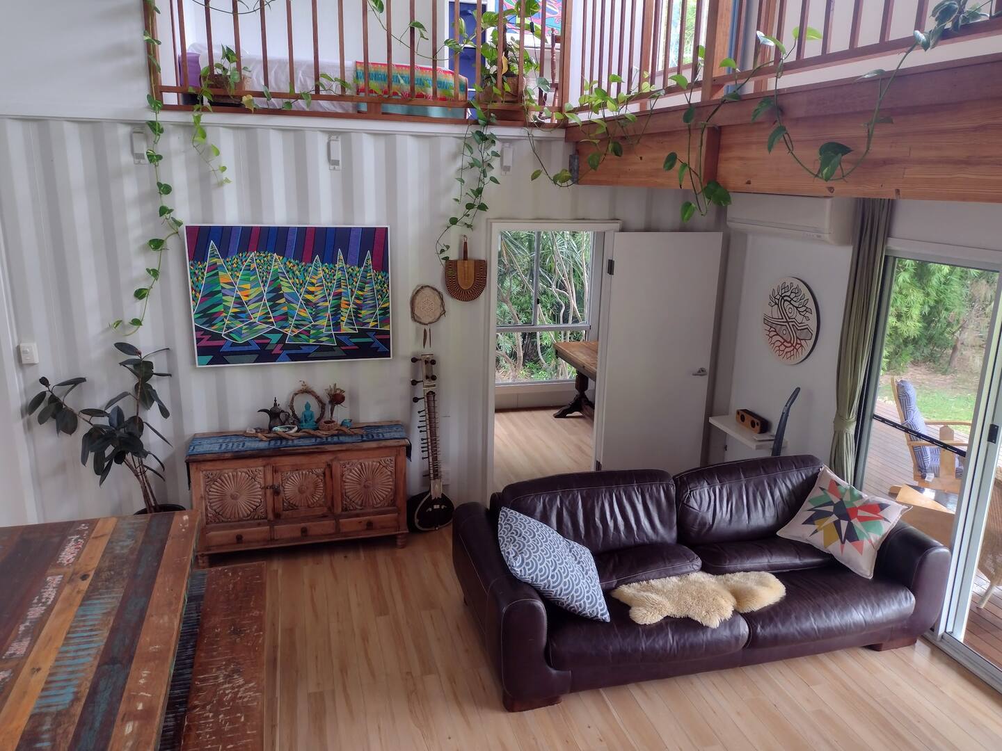 salon avec mezzanine maison container toit en pente salon avec mezzanine maison container toit en pente