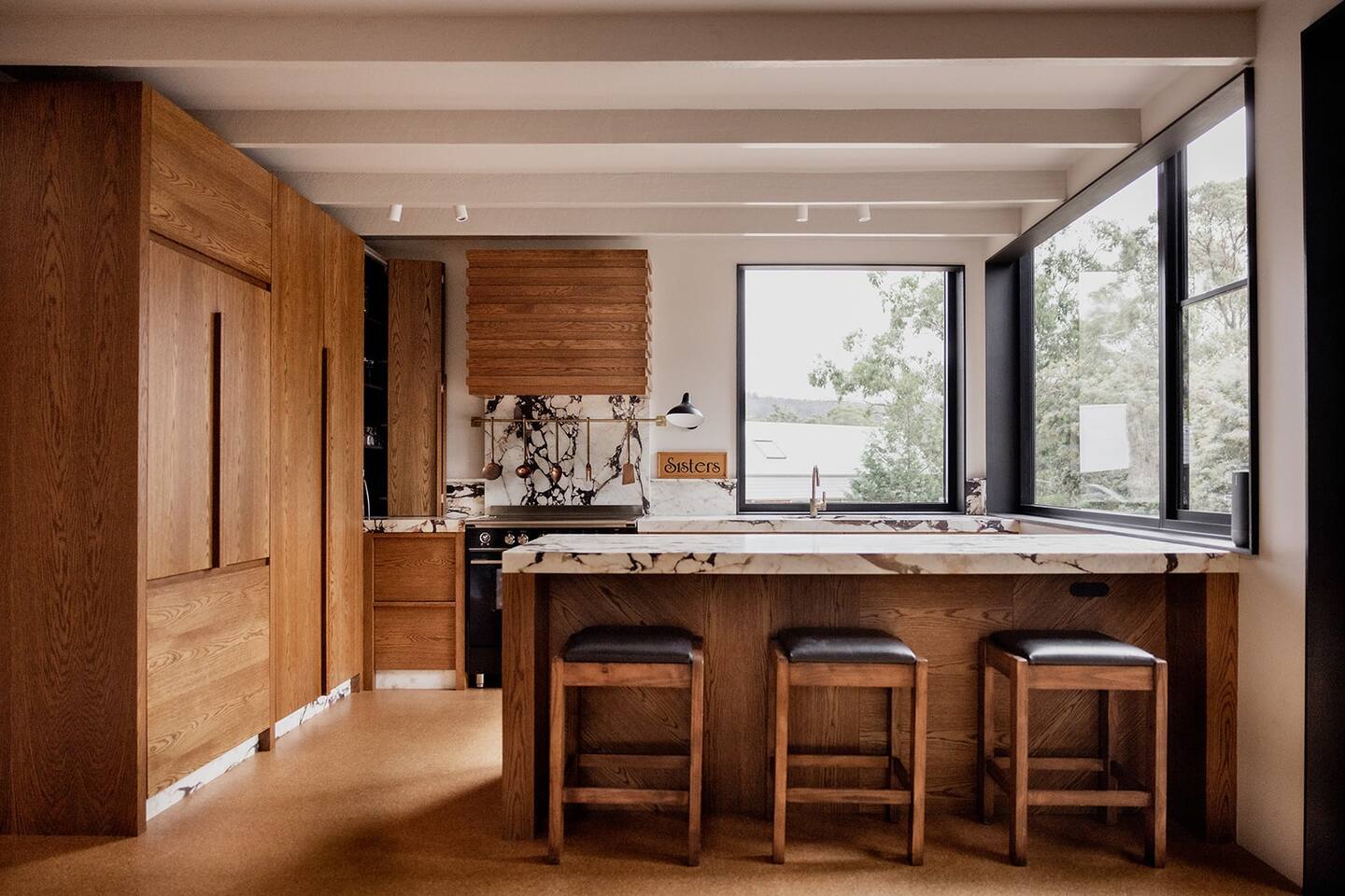 cuisine ouverte design bois et marbre