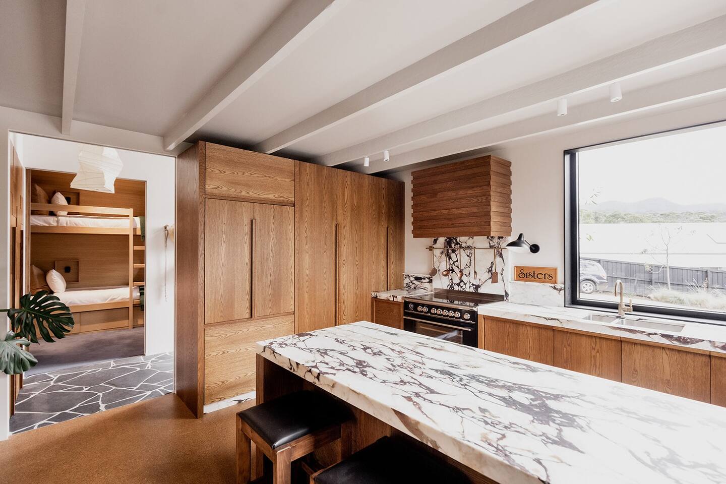 cuisine ouverte design bois et marbre