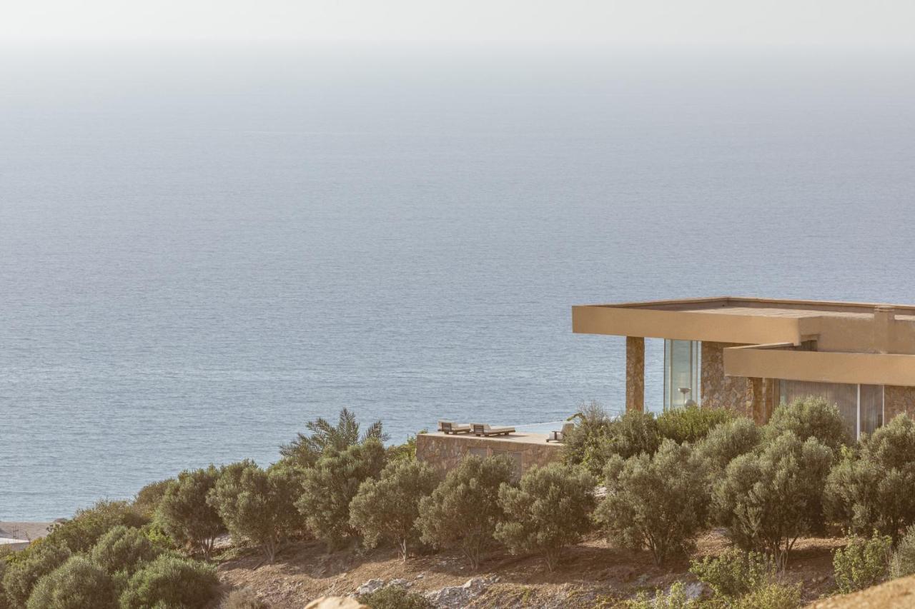 maison en pierres avec piscine décoration naturelle