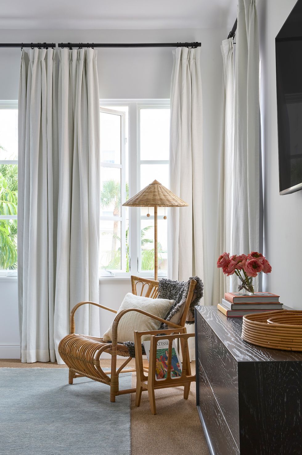 chambre avec fauteuil rotin The Goop Villa