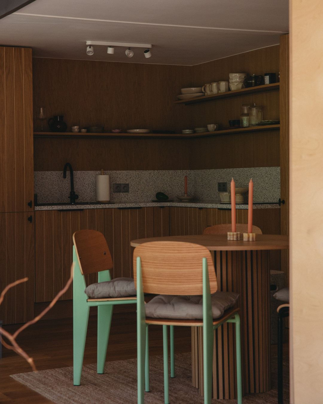 salle à manger et cuisine bois