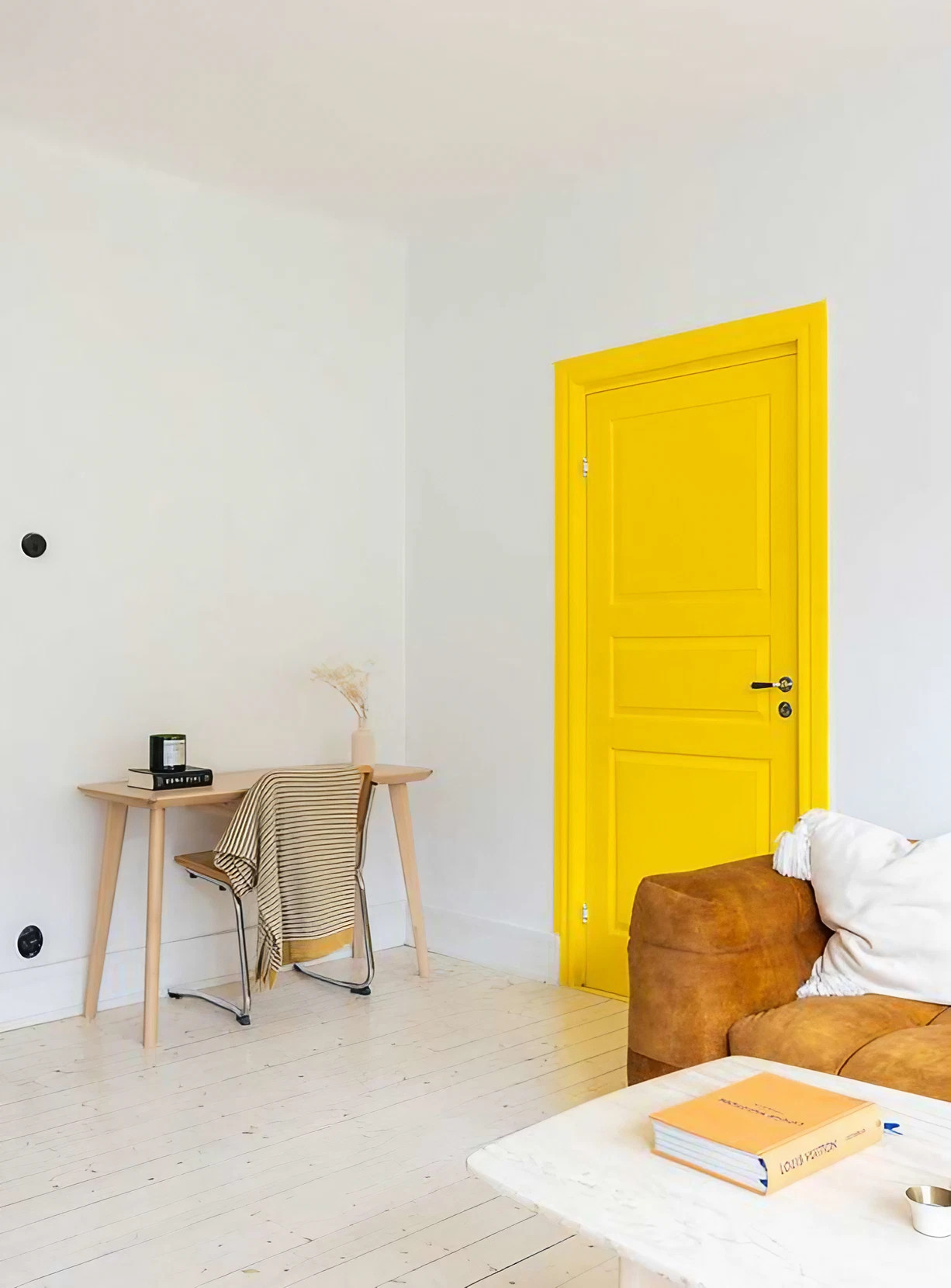 salon deux-pièces 44m2 décoration jaune