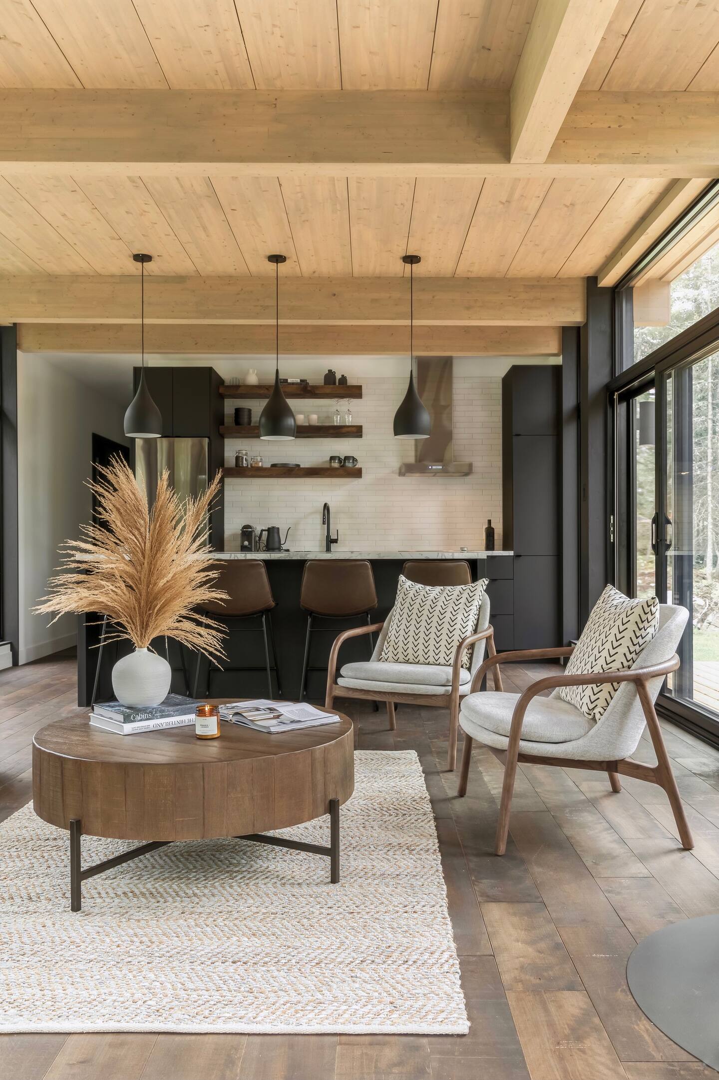 salon avec cuisine ouverte maison en bois Kabinhaus salon avec cuisine ouverte maison en bois Kabinhaus