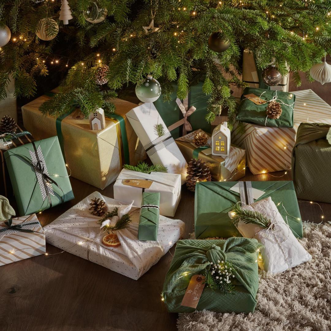 cadeaux sous sapin décoration verte