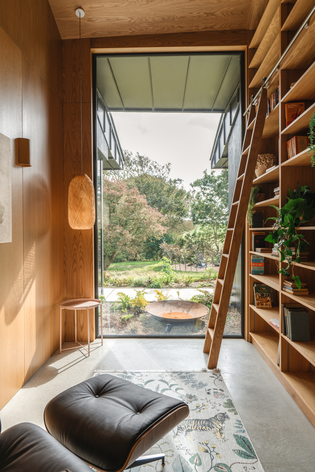 bibliothèque avec picture window