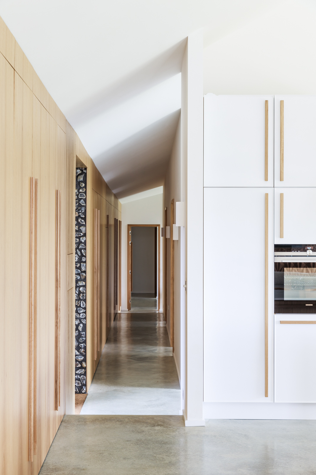 couloir avec placards bois