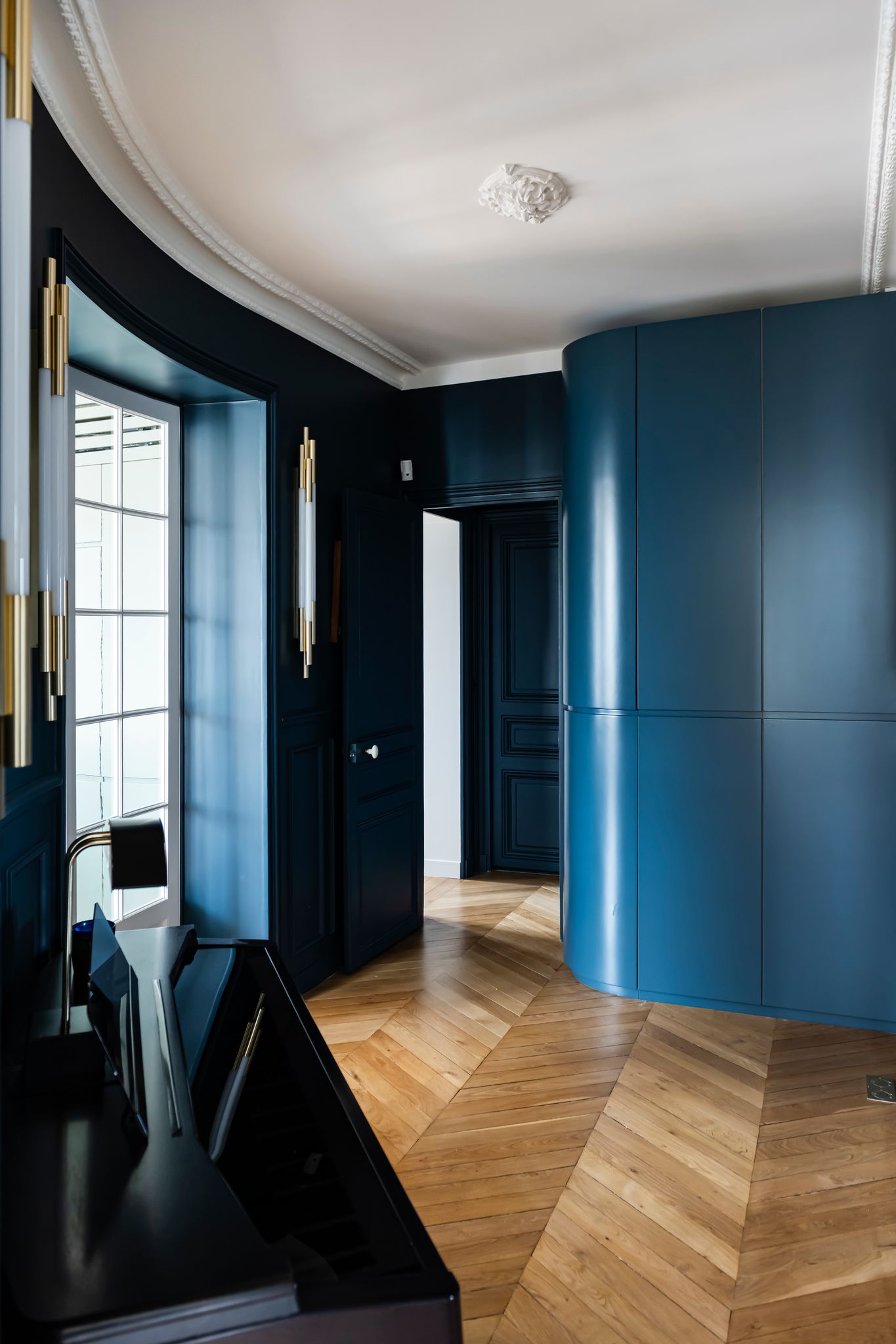 entrée design appartement haussmannien à Paris Photo : ©Julien Pepy entrée design appartement haussmannien à Paris Photo : ©Julien Pepy