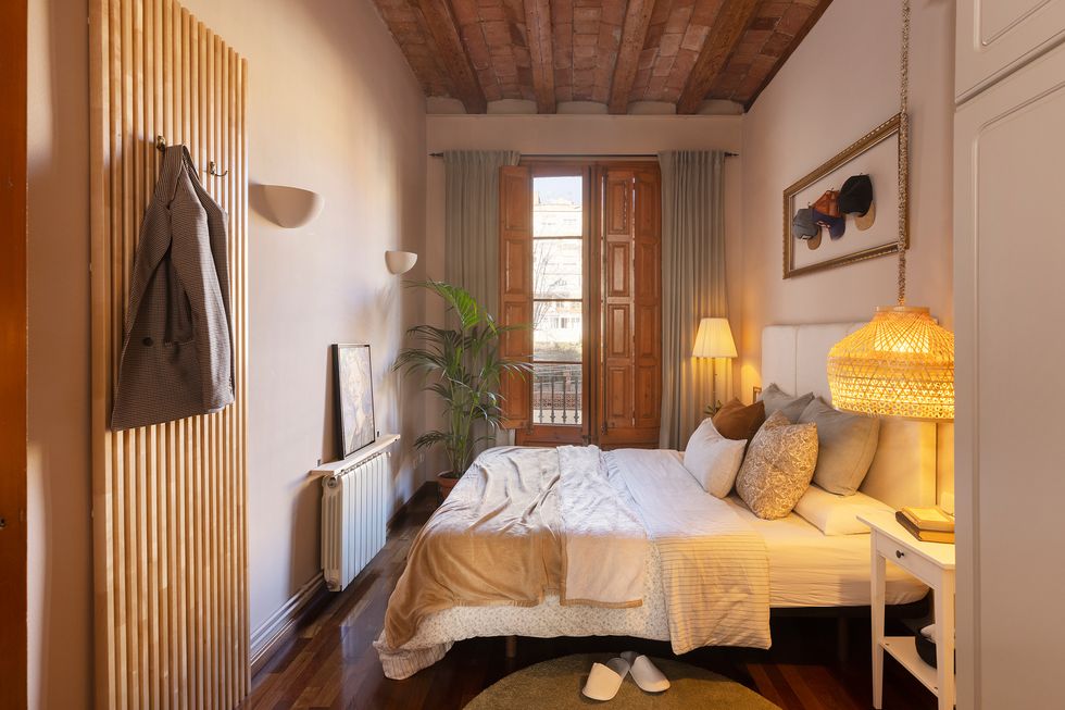 chambre volets intérieurs plafond voûté catalan décoration contemporaine chambre volets intérieurs plafond voûté catalan décoration contemporaine