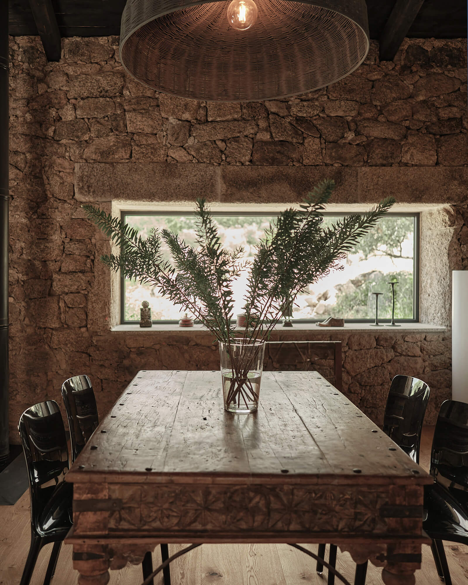salle à manger maison en pierre ancienne rénovée Portugal salle à manger maison en pierre ancienne rénovée Portugal