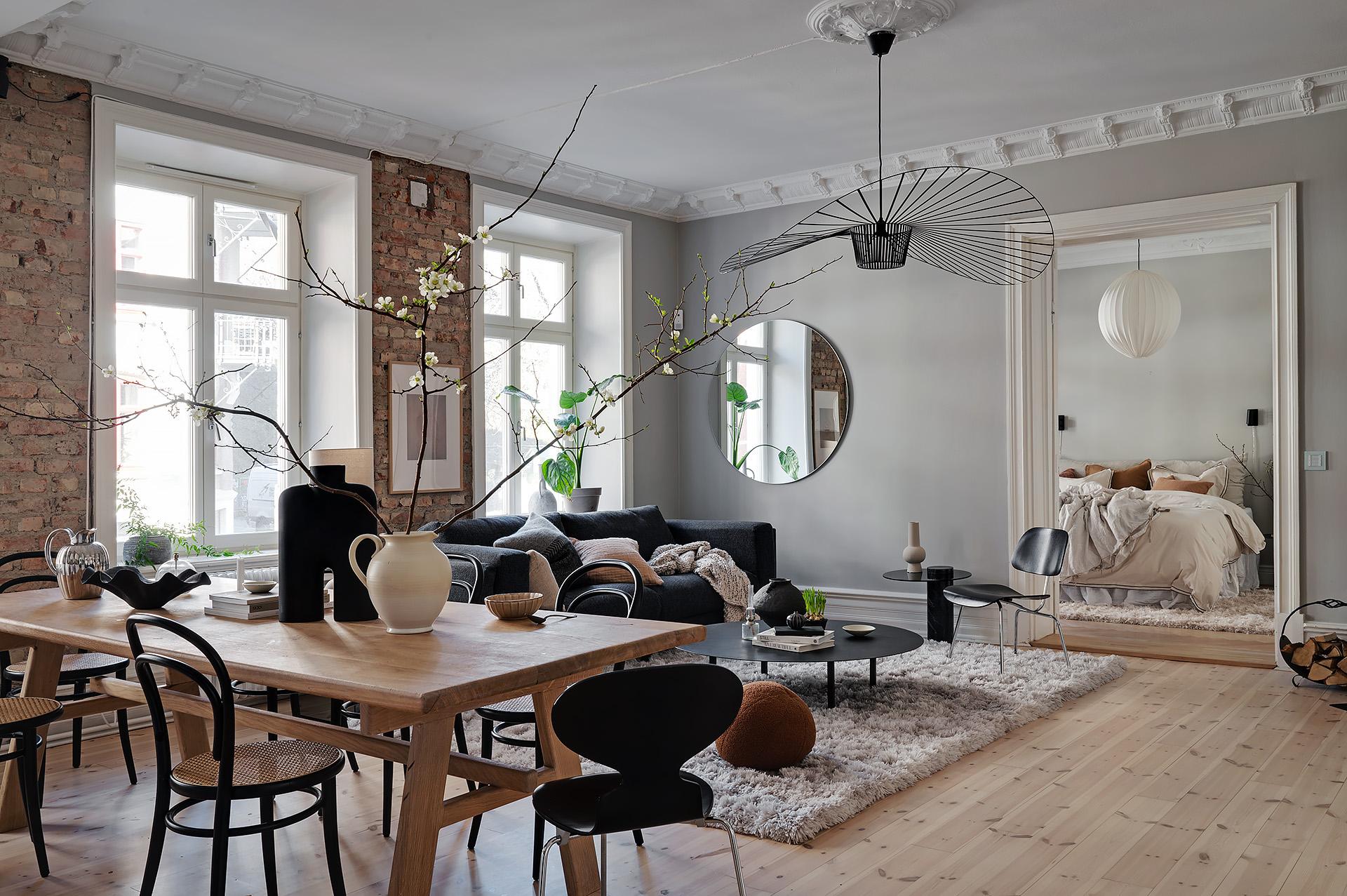 salon décoration scandinave avec moulures