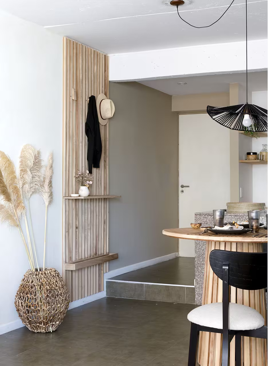 salle à manger et entrée mini loft 50m2