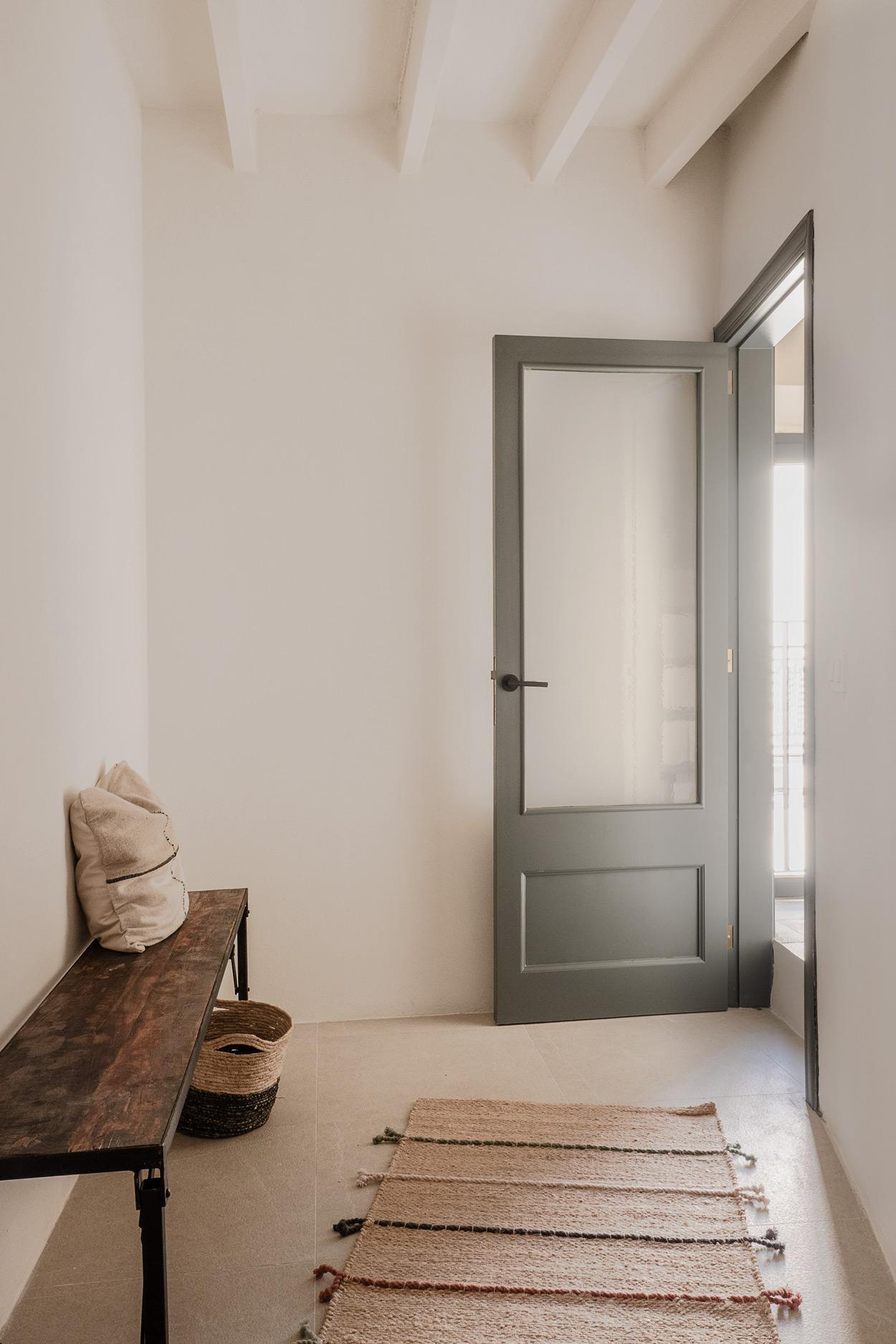 entrée avec banc décoration méditerranéenne