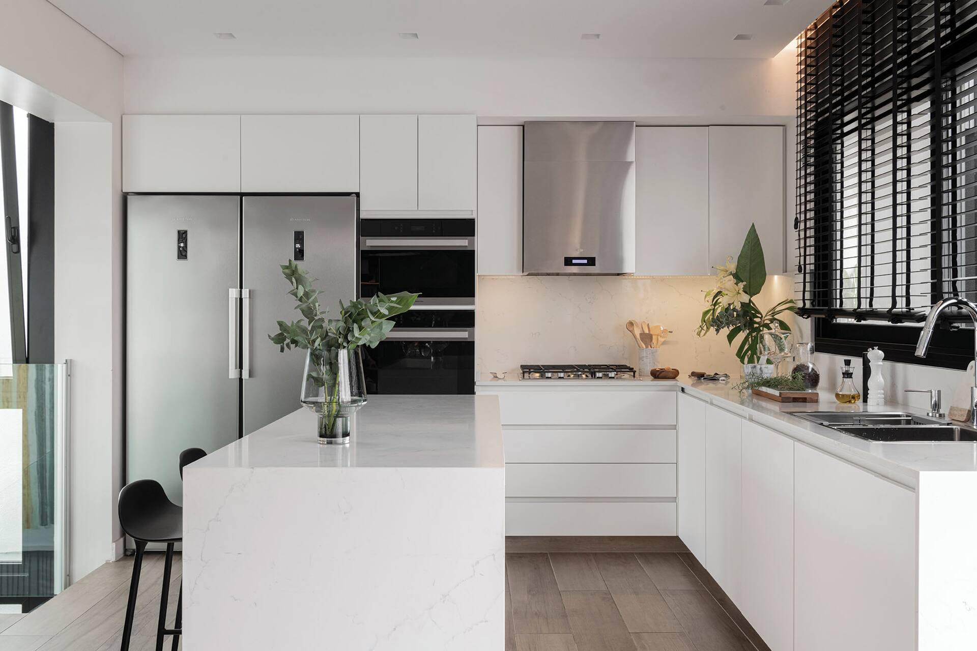 cuisine design blanche avec îlot