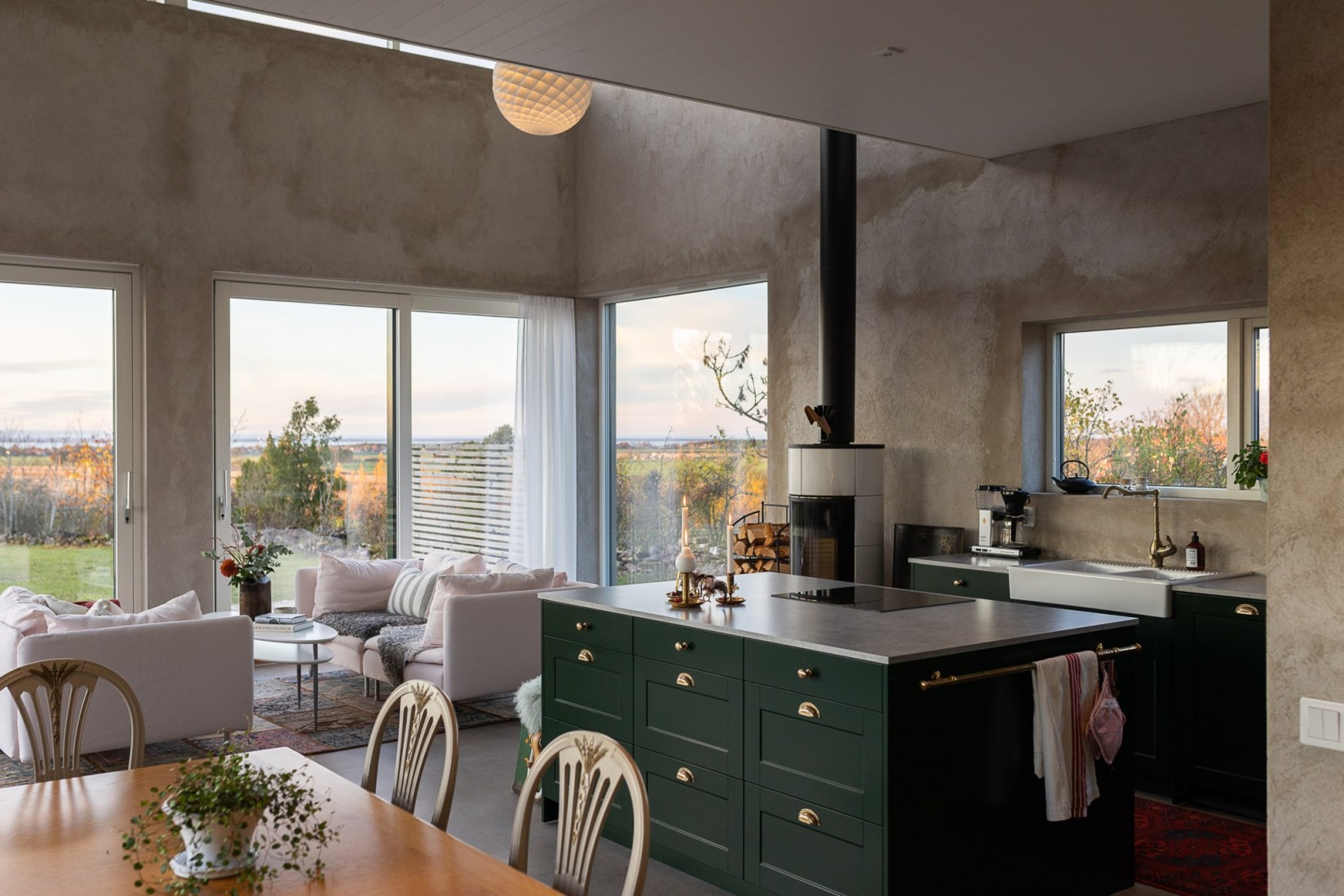 salon avec cuisine ouverte grande maison design