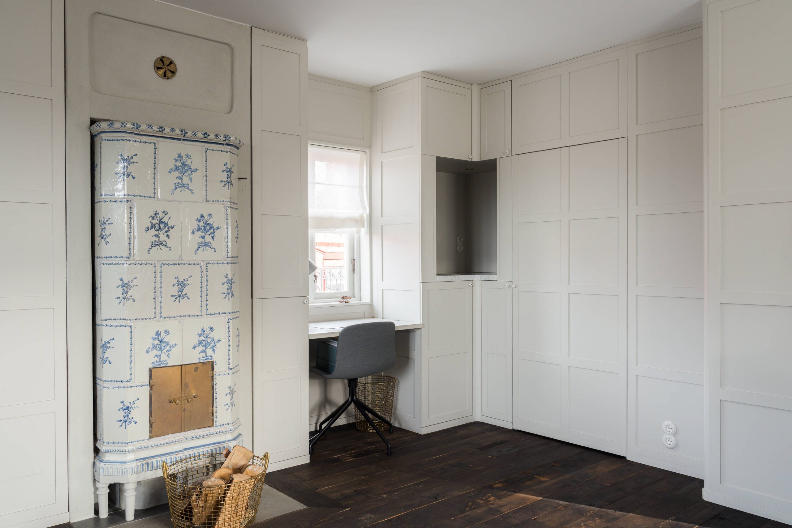 bureau avec poêle faïence décoration scandinave