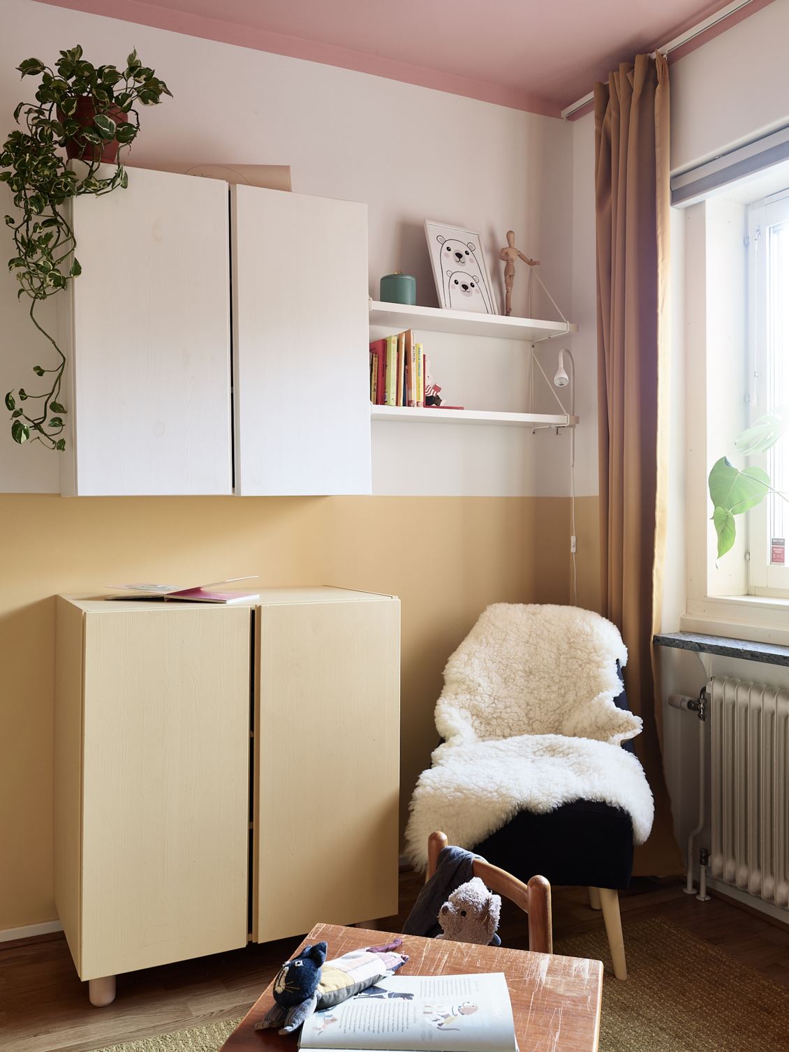 chambre enfant plafond rose