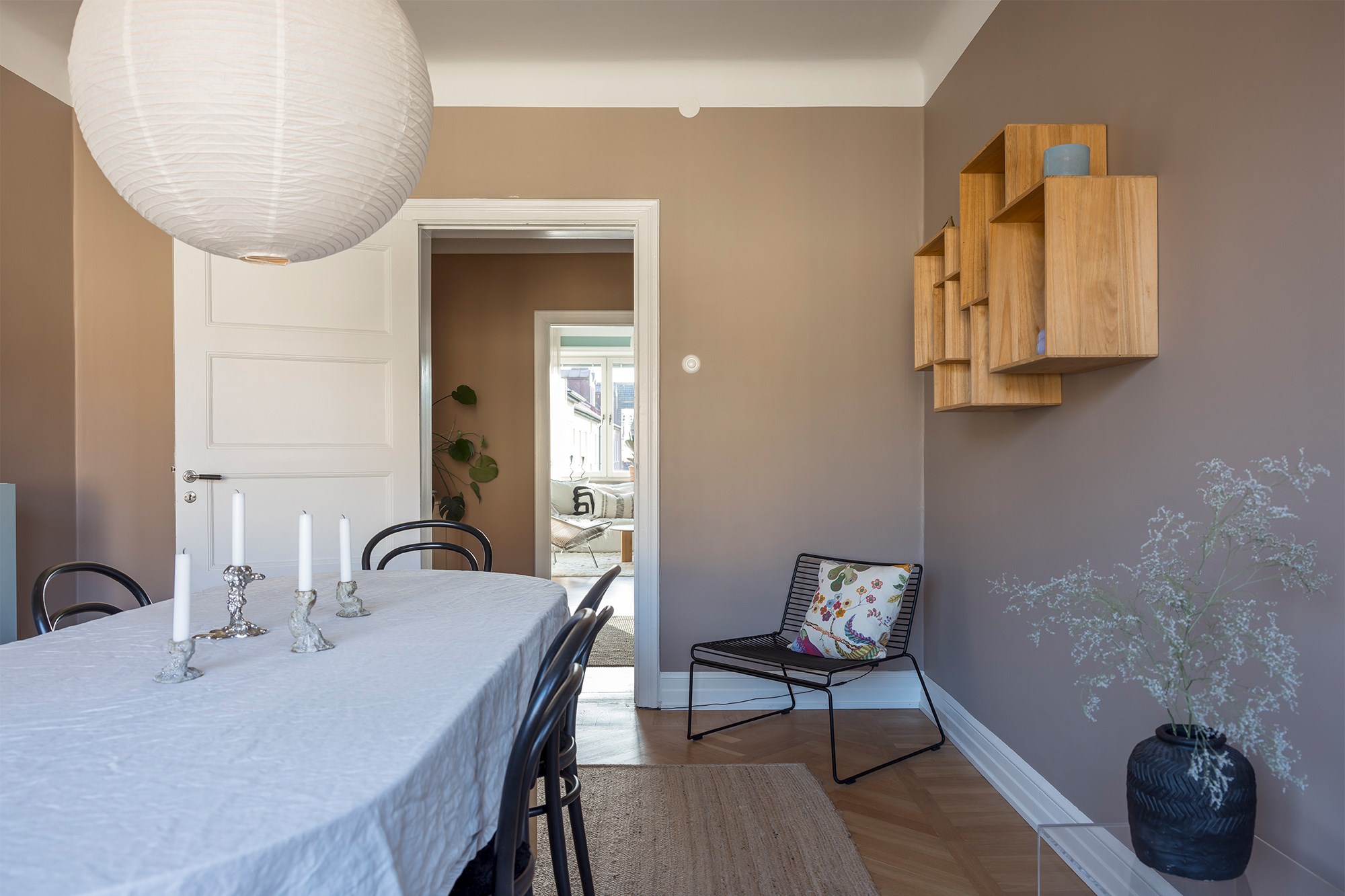 salle à manger murs bruns appartement décoration design salle à manger murs bruns appartement décoration design