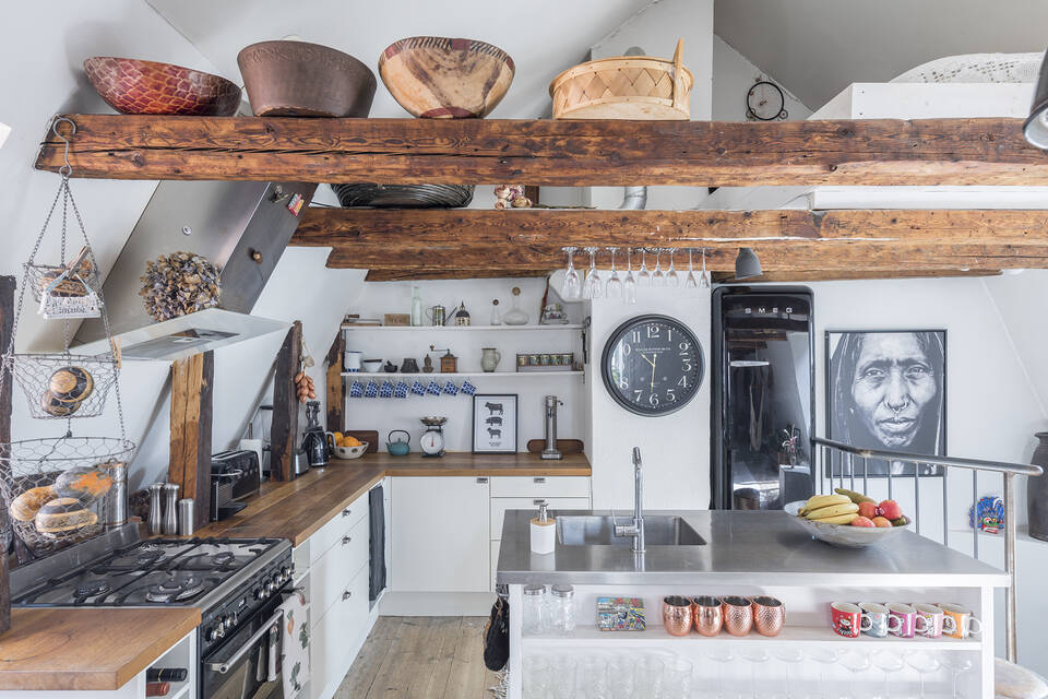 cuisine mansardée avec poutres décoration scandinave cuisine mansardée avec poutres décoration scandinave