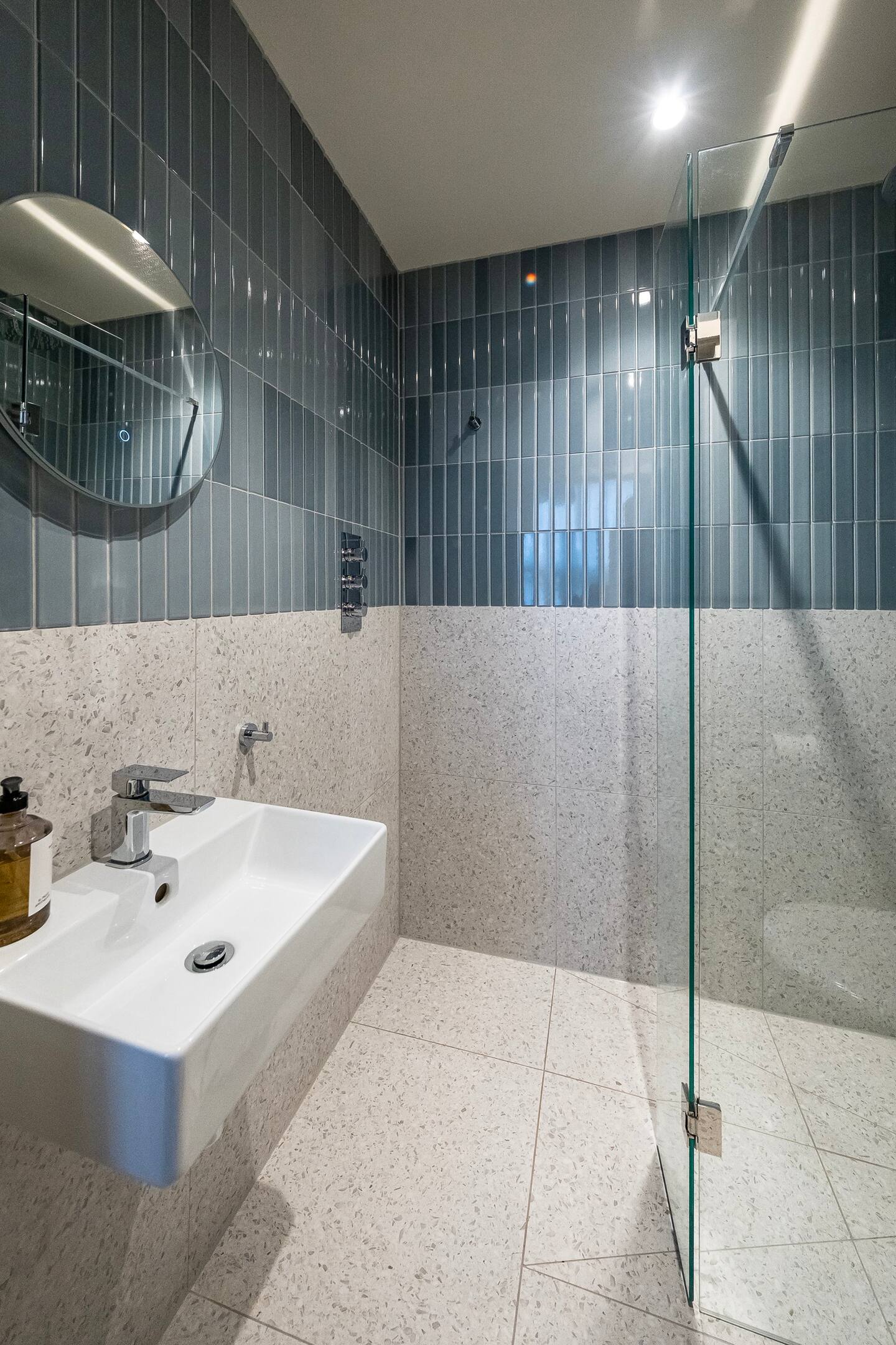 salle de bain terrazzo décoration moderne
