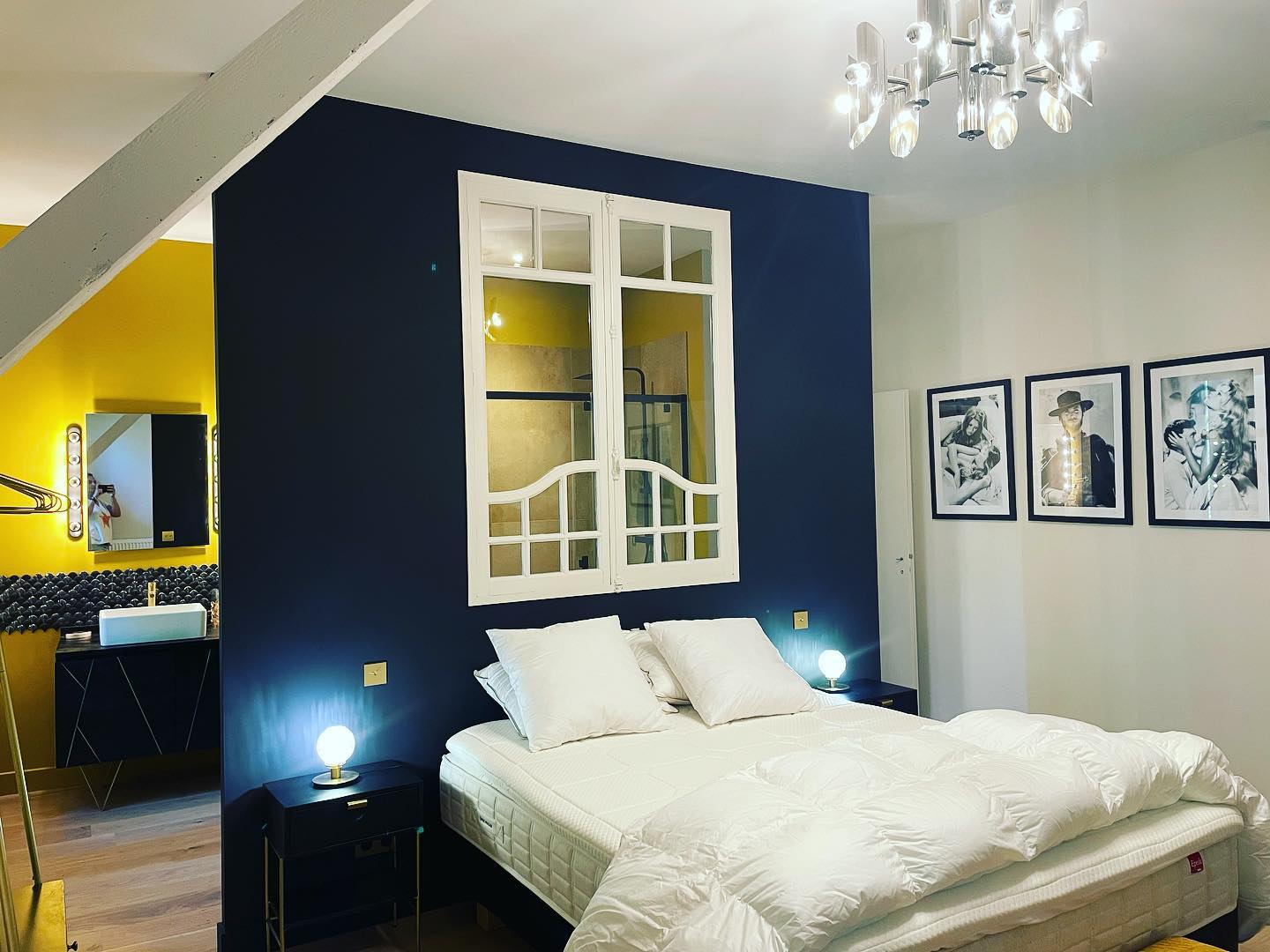 chambre avec salle de bain Château de Neyran redécoré par Maisons du Monde