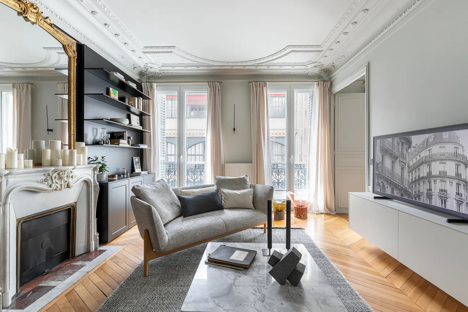 salon appartement haussmannien décoration contemporaine
